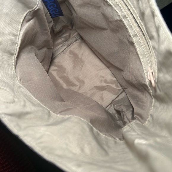 BAGGU Small Nylon Sling Bag In Dove NWOT - Picture 4 of 6
